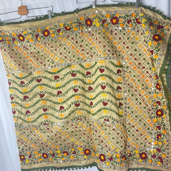 Shawl Green Pom Pom Long Raw Silk Handmade Phulkari dupatta mirror and thread - Picture 7 of 7